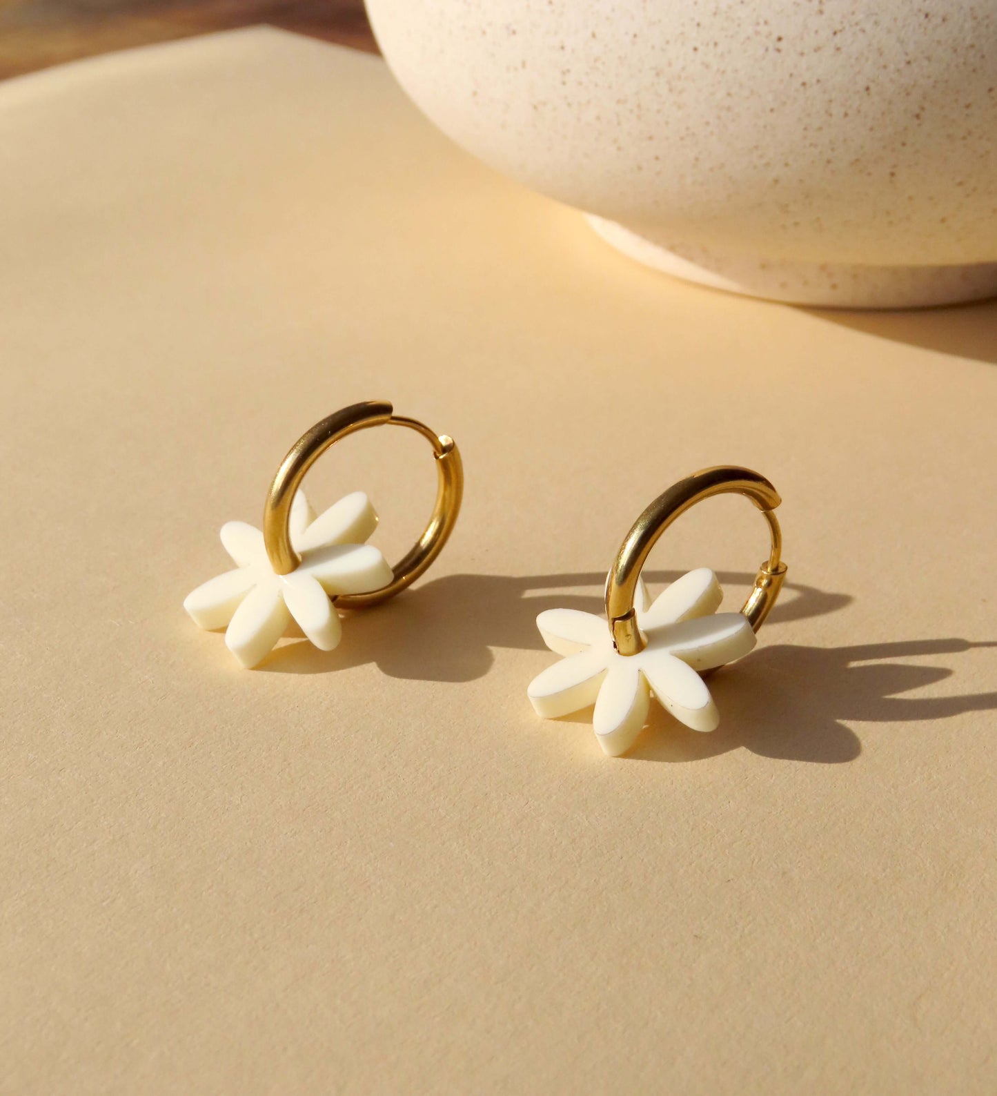 Creolen Daisy Weiß Gold