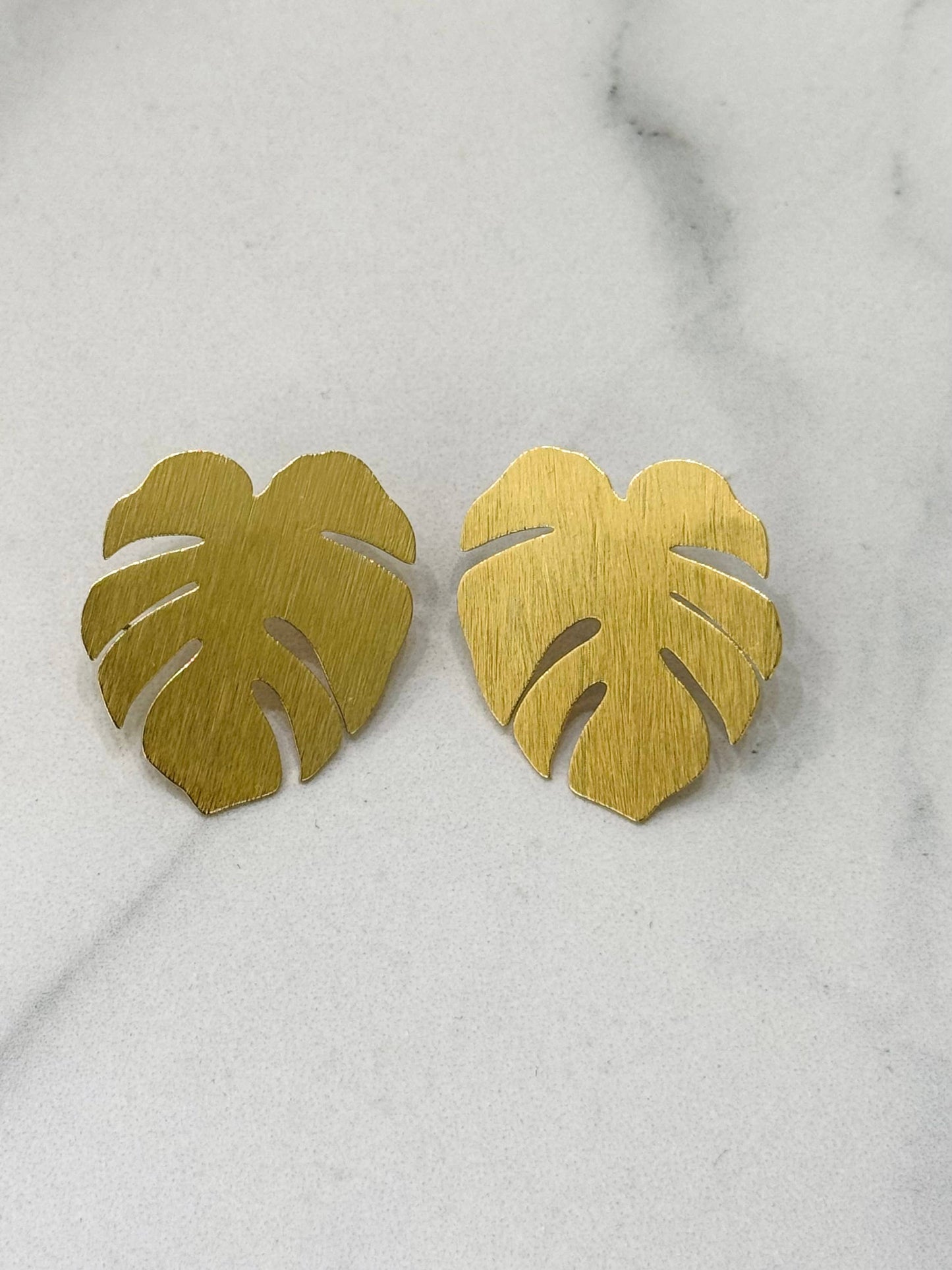 Monstera-Blatt-Ohrringe mit Blumenmuster