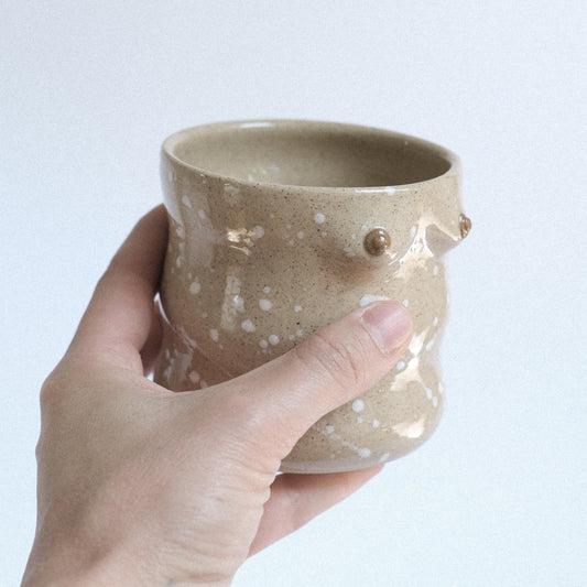 Handgefertigter Keramikbecher Splash Weiß